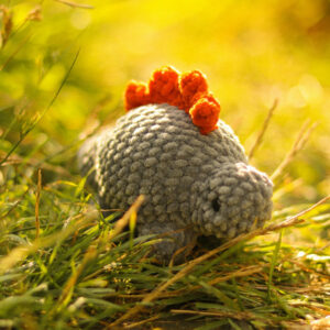 Dino „Pino“ – handgehäkeltes Kuscheltier