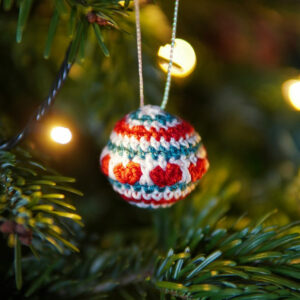 Häkel-Baumschmuck „Winterkugel“ – liebevoll handgefertigt